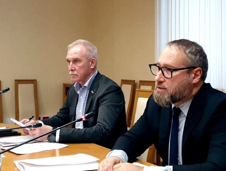 آنتون گورلکین، قانونگذار روسی (راست). (منبع: Anton Gorelkin/Instagram)